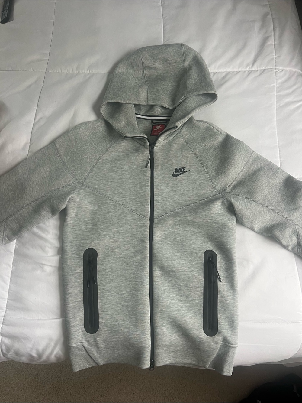 Nike Men’s Light Grey Full-Zip Hooded Jacket